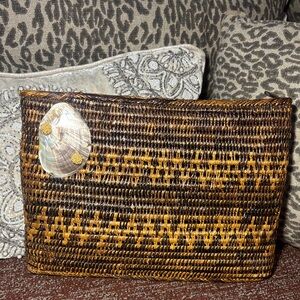 Vintage mister Ernest oversize Woven wicker Clutch Shell Accent large clutch
